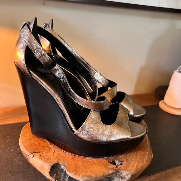Burberry London wedge platforms, gold, Sz 38 - Picture 2 of 14